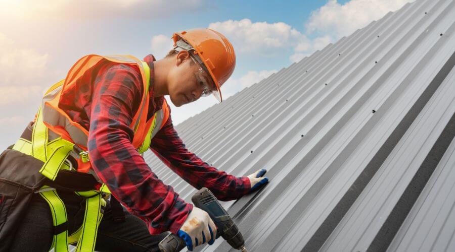 Professional gutter cleaning in California City, CA
